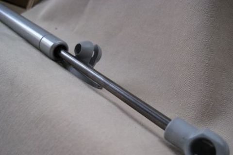 BOOT DOOR GAS STRUT 