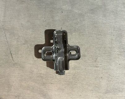 HINGE MOUNT PLATE 6MM 32973506