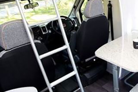 OVATION STEP LADDER